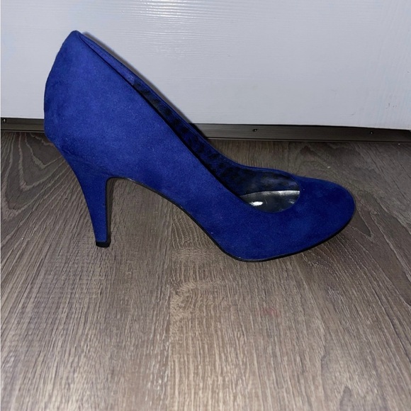 Style & Co Brand Blue Suede Heels, Size 8 - Picture 4 of 12